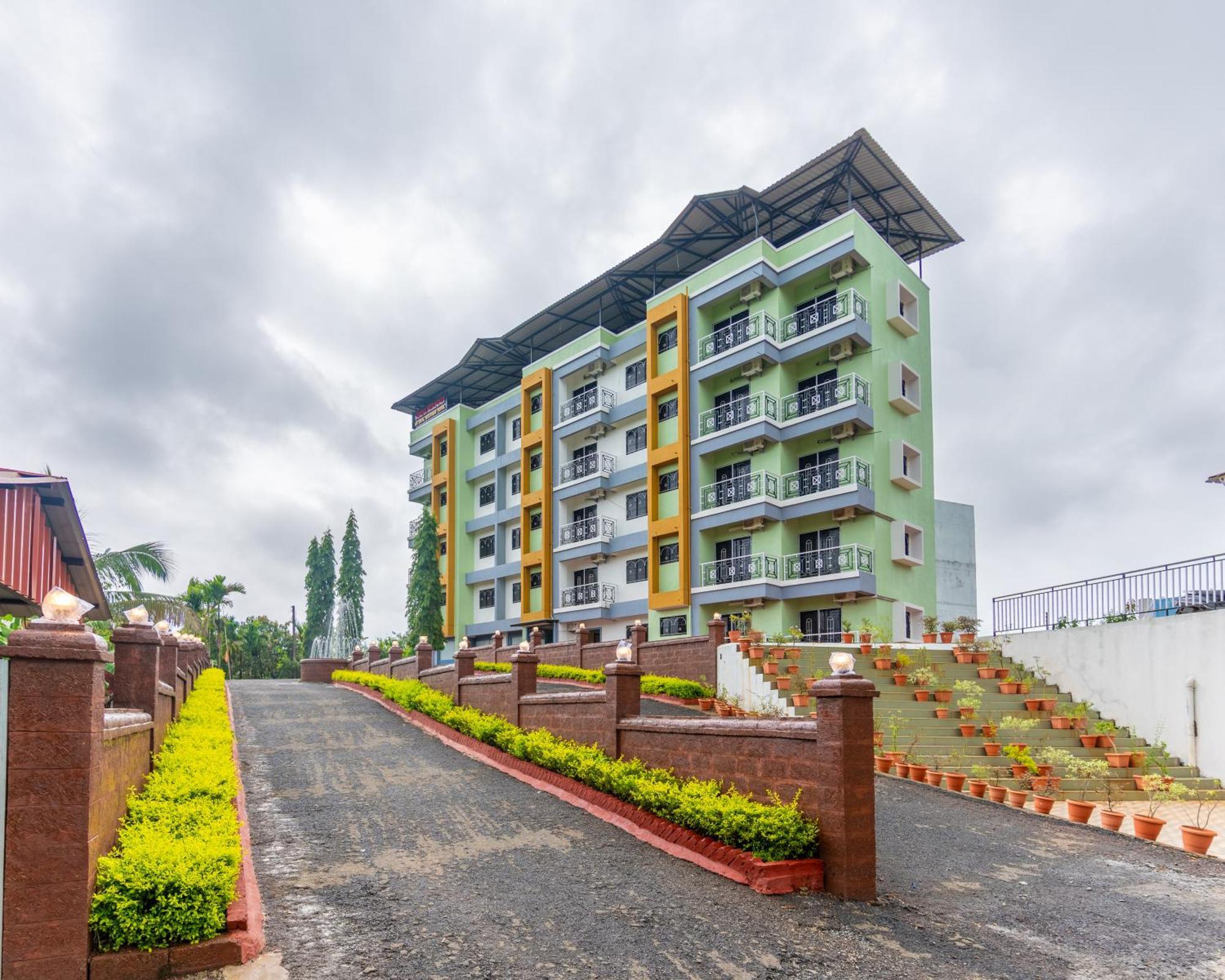 Treebo Green Village Resort - Goa Maneri  Luaran gambar